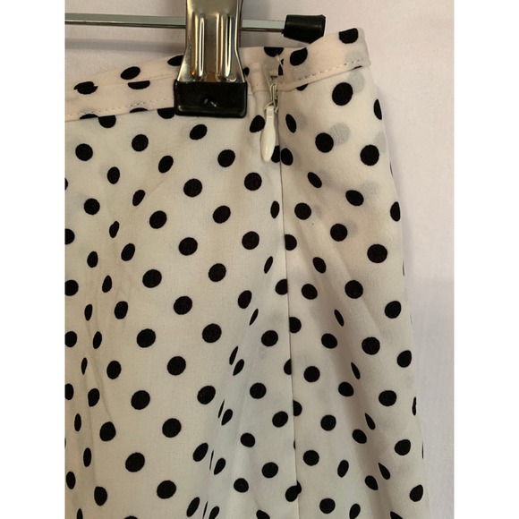 Pretty Little Thing  Size 8 Black/White Polka Dot Wrap Style Skirt NWT - Picture 5 of 7